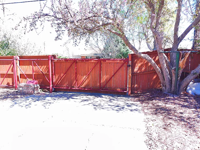 2580 N Monaco Pkwy #1 — Photo 57