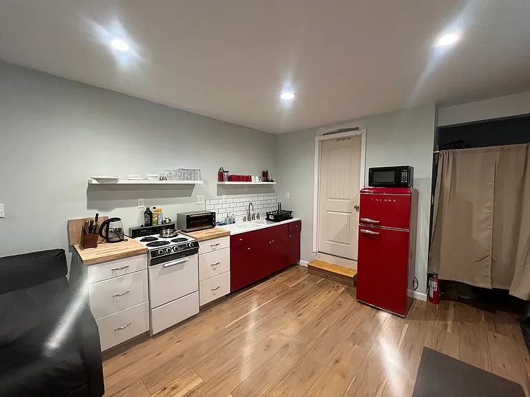 1025 Main St #3B — Photo 2