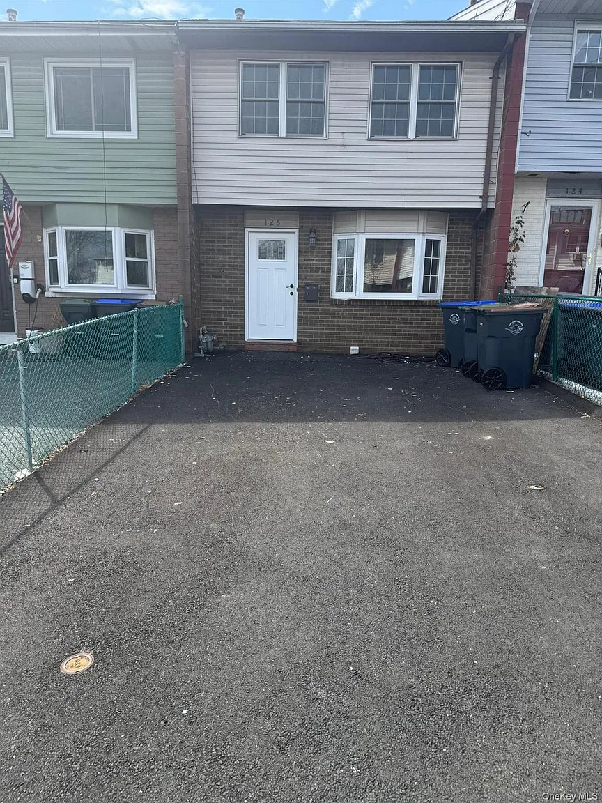 126 Roosevelt Dr photo 1