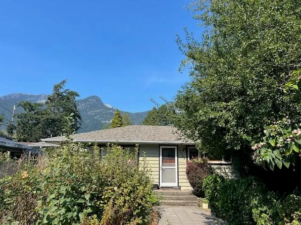 37963 4th Ave, Squamish, BC V8B 0P7