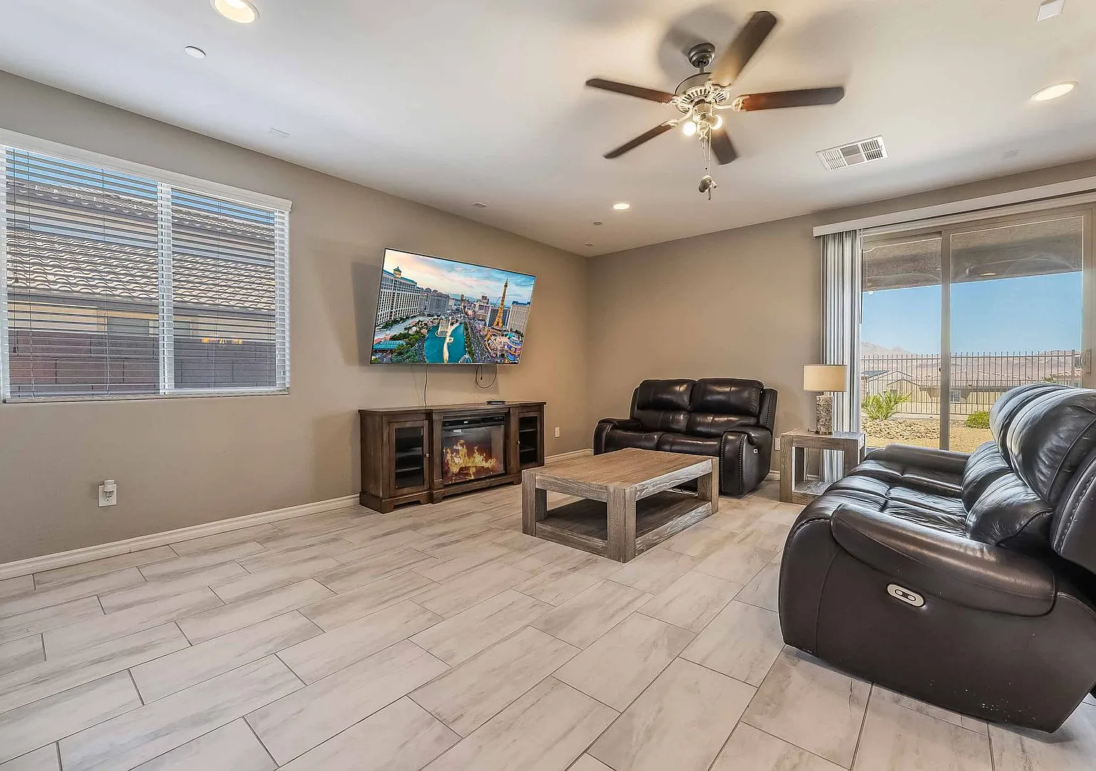 Fully Furnished 4 Bedroom Home In Tuscany Community — Photo 2