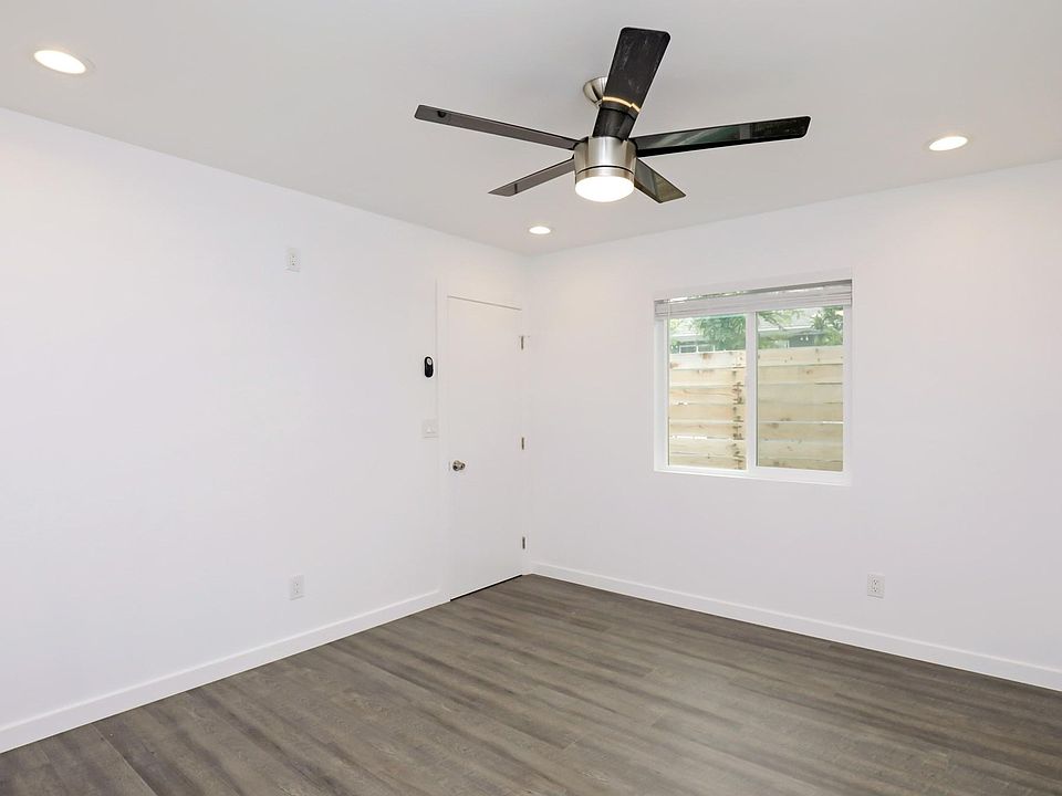 1st image of 248 Avenida De La Plz