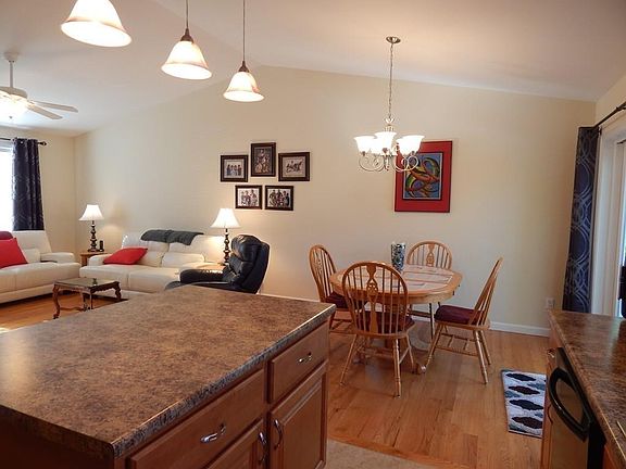 3rd image of 49 Heritage Ct
