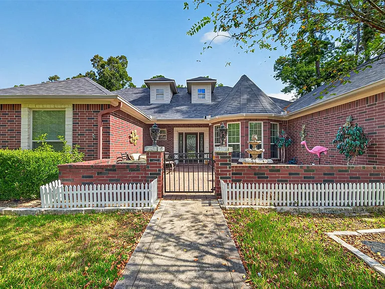 2311 Flamingo St — Photo 4
