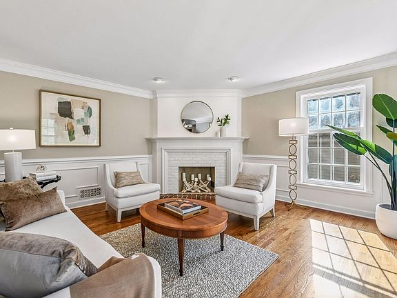 4th image of 19515 Waterford Pl