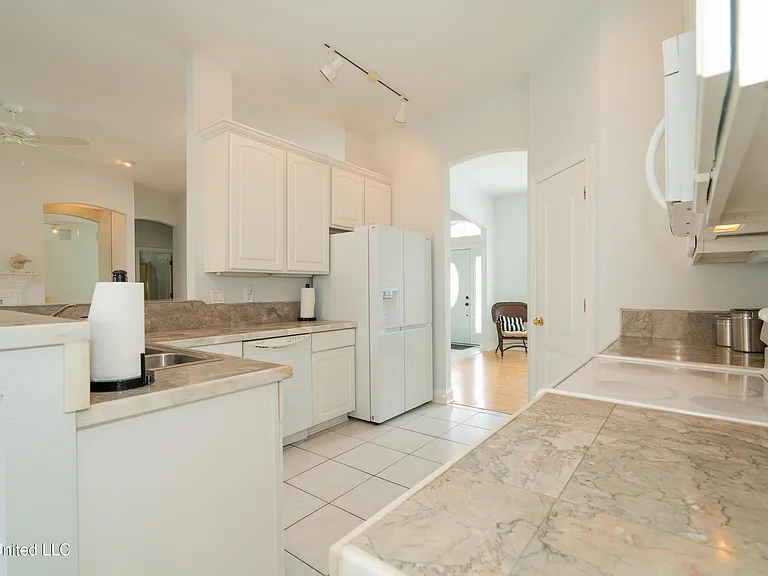 24 Pelican Cove Ln — Photo 12