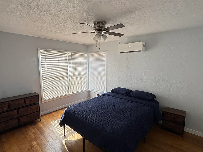 1401 Turner St — Photo 3