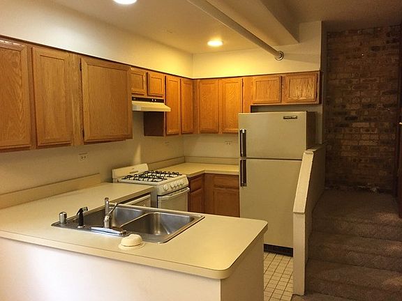 3rd image of 714 W Wellington Ave #G