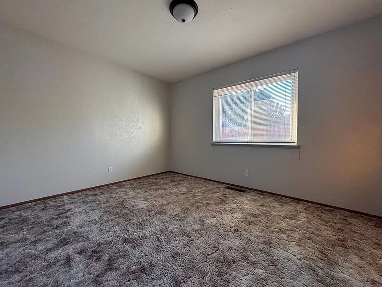 615 Shawn Way — Photo 3
