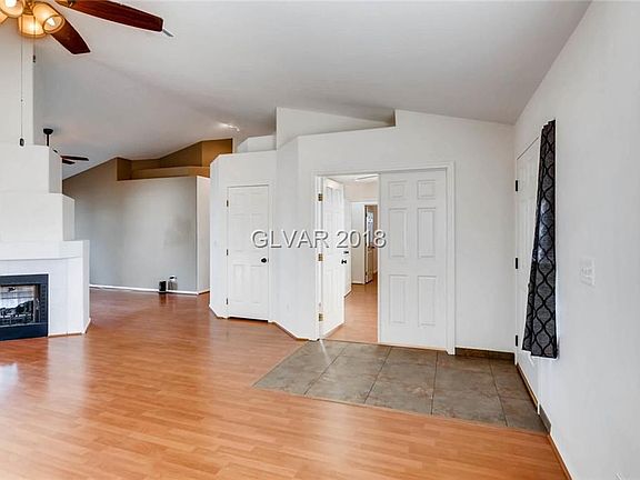 4th image of 184 Beach Oak Ave