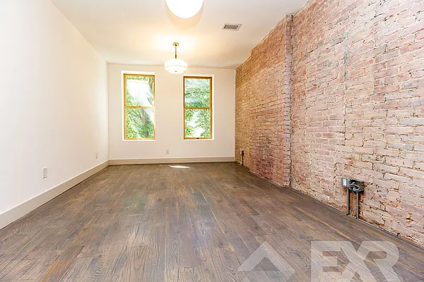 Rented by EXR | media 15