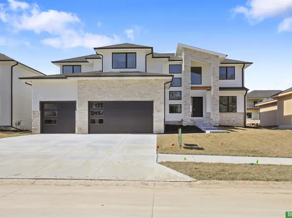 4530 S 202nd St, Omaha, NE 68135
