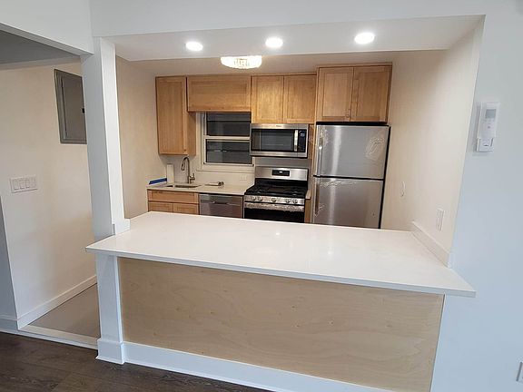 2nd image of 4509 Broadway #2