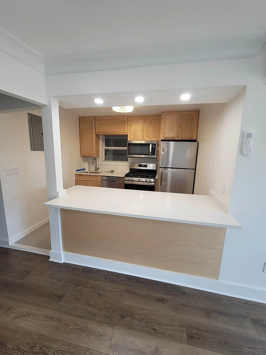 Building Photo - 4509 Broadway #2