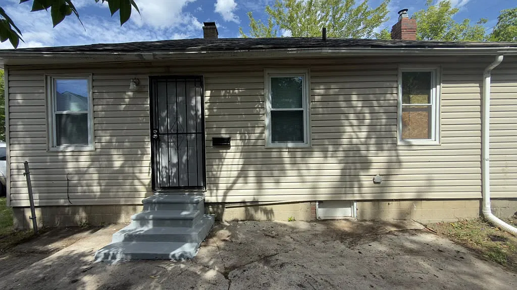2 bed, 800 sqft, $1,050 — Photo 1