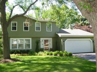 2349 Federal Cir, Lindenhurst, IL 60046