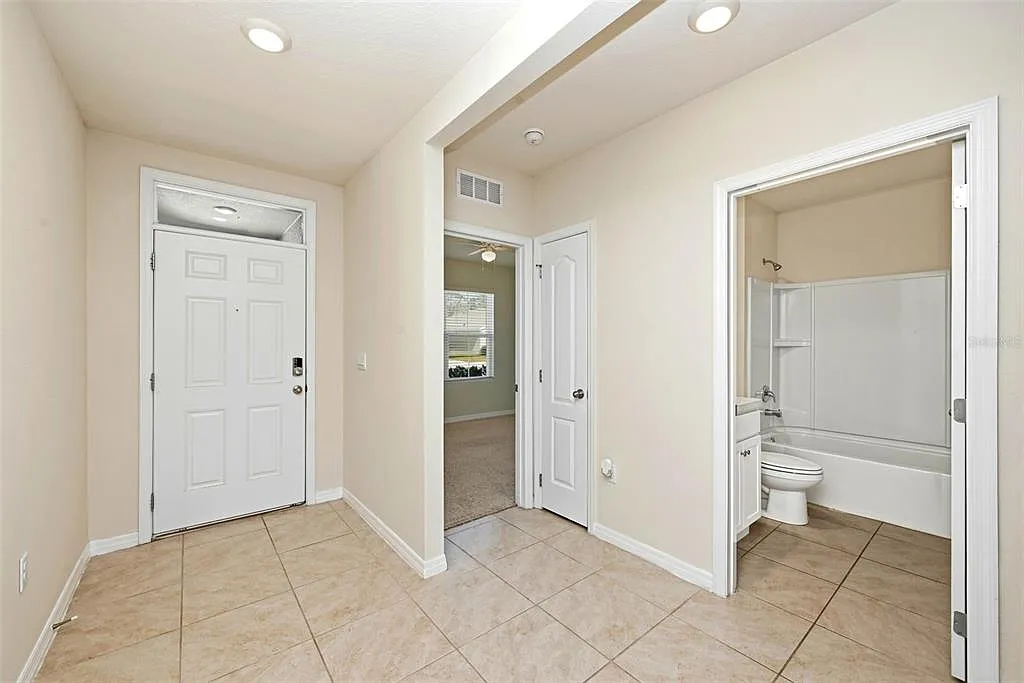 3 bed, 2.5 bath, 1697 sqft, $1,950 — Photo 3