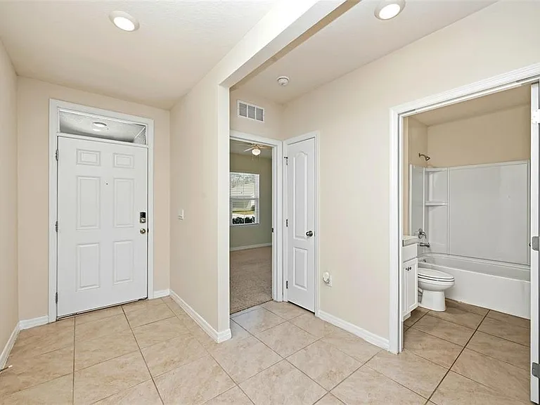 2725 Dumont Ln — Photo 3
