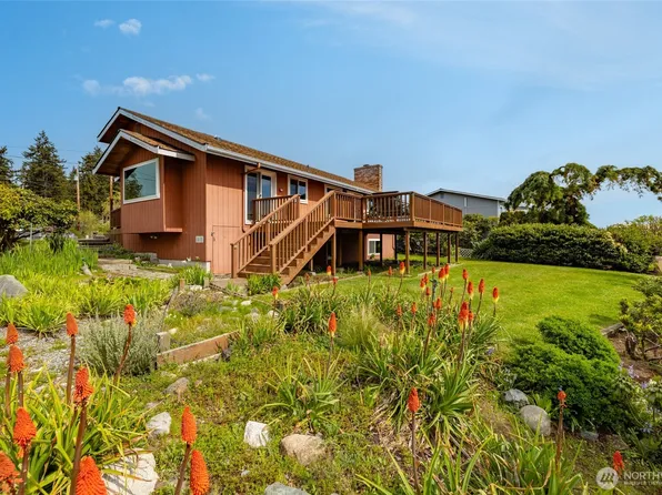 980 Moonraker Drive, Freeland, WA 98249