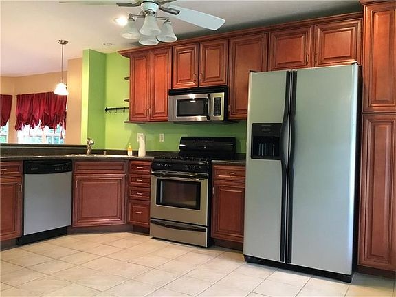 2nd image of 106 Brownstone Ct