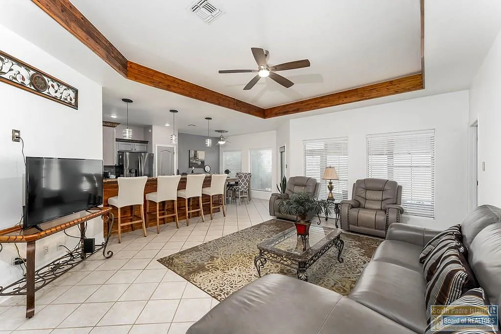 3 bed, 2.0 bath, 1390 sqft, $2,200 — Photo 1