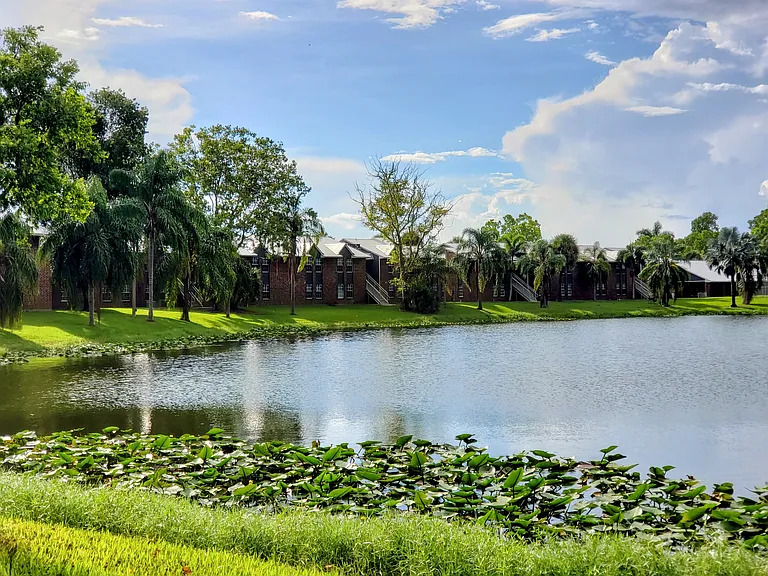 Lake View Villas — Photo 8