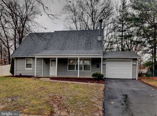 6 Hawkins Ln, Willingboro, NJ 08046