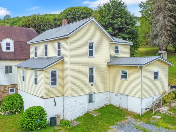 1300 Lloyd St, Nanty Glo, PA 15943