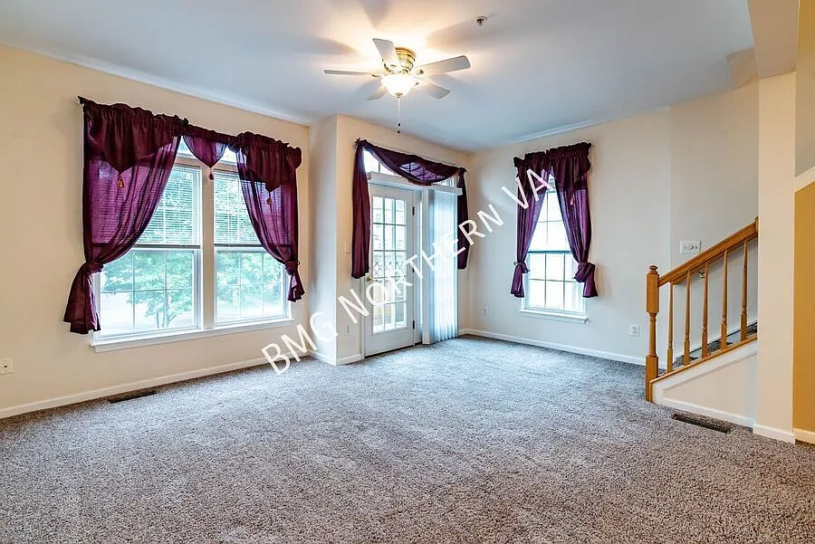 Fantastic 4 Level, 3 Bedroom, 3.5 Bathroom, Brick End Unit Townhome In Beautiful Summers Grove — Photo 3