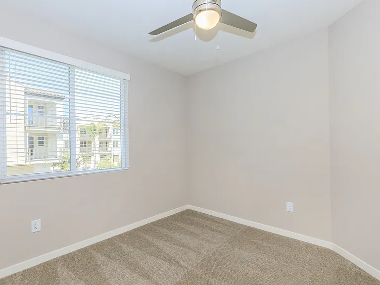 Los Alamitos Luxury Apartments — Photo 25