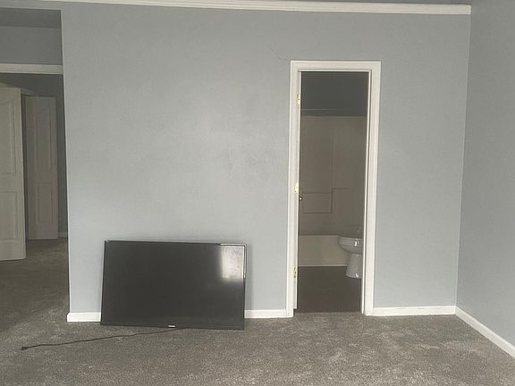 4th image of 306 N College Dr