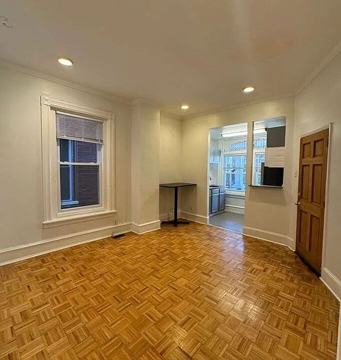 1st image of 236 Buckingham Pl #1
