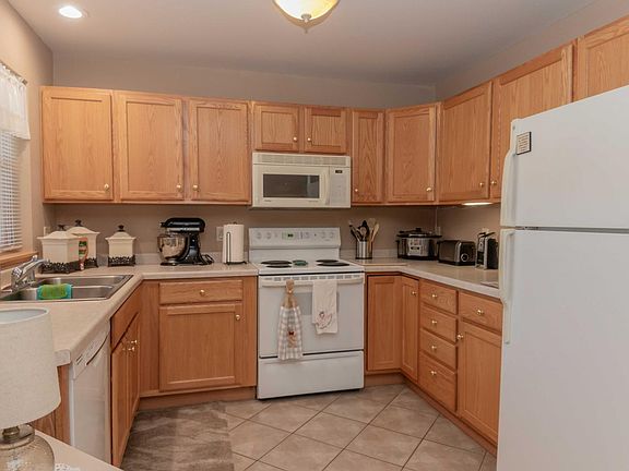 4th image of 1305 Rose Marie St #3