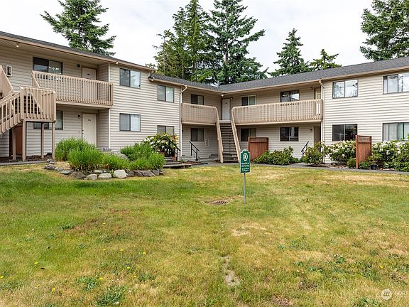2nd image of 325 NE Kettle Street #105