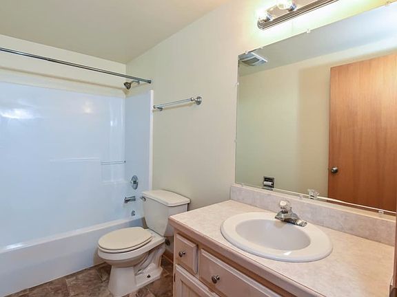 2nd image of 1903 Cumberland Ct