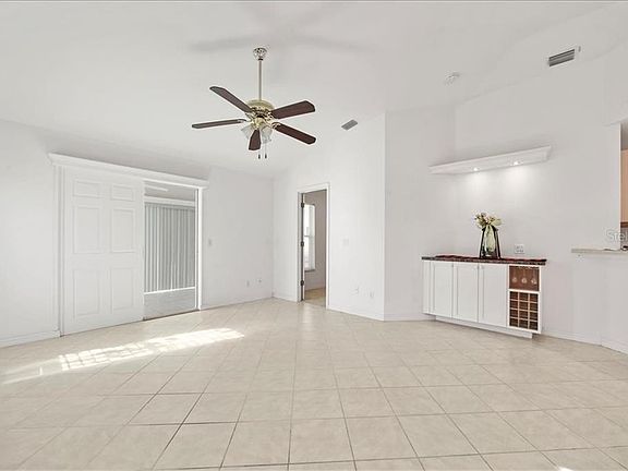 5th image of 4264 Oak Terrace Cir