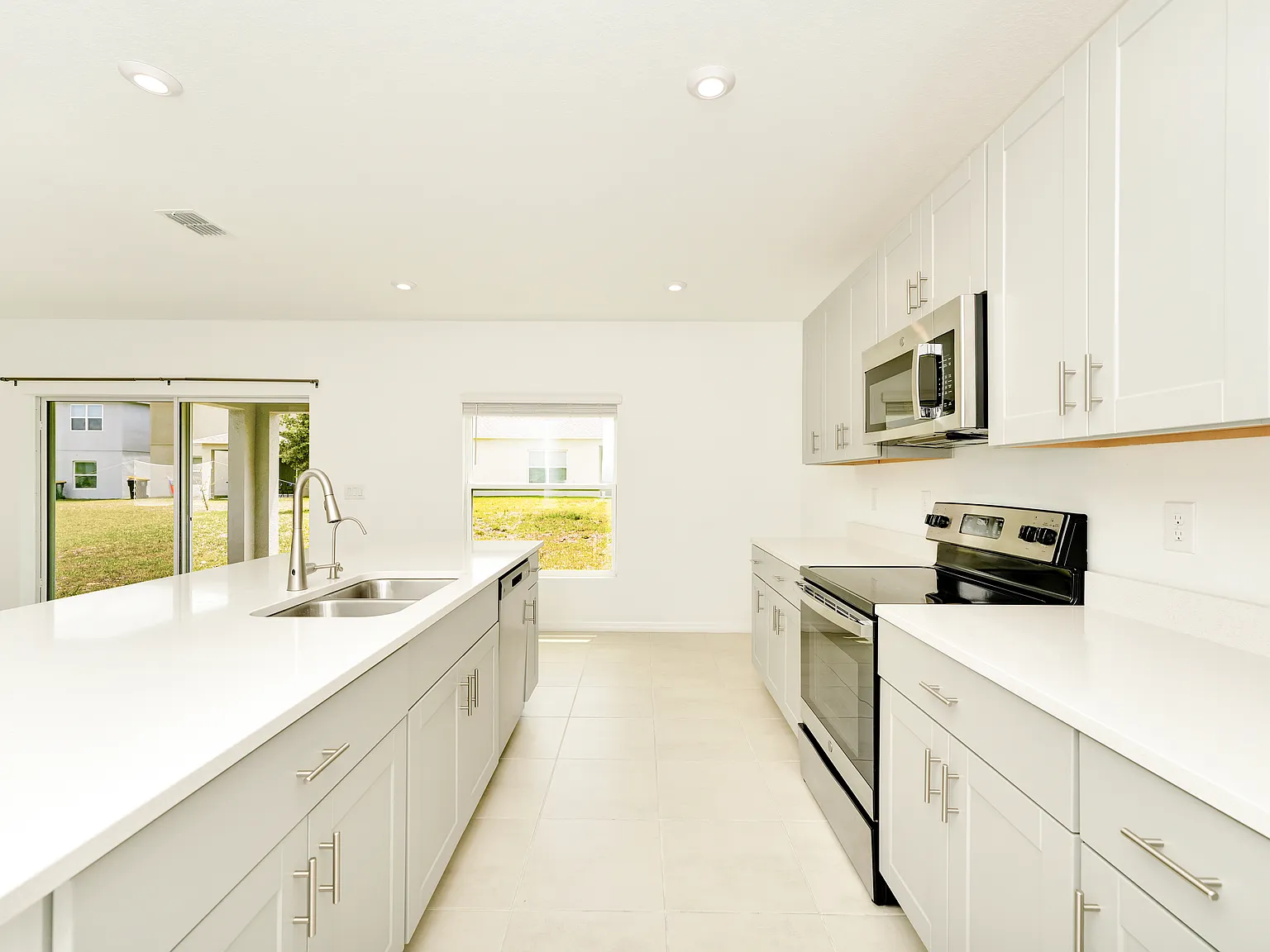 5 bed, 2458 sqft, $2,650 — Photo 3