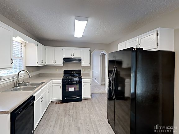 5th image of 470 Lambeth Dr
