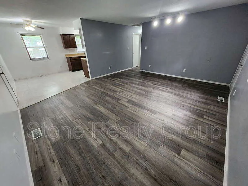 2 bed, 1.5 bath, $1,200 — Photo 2