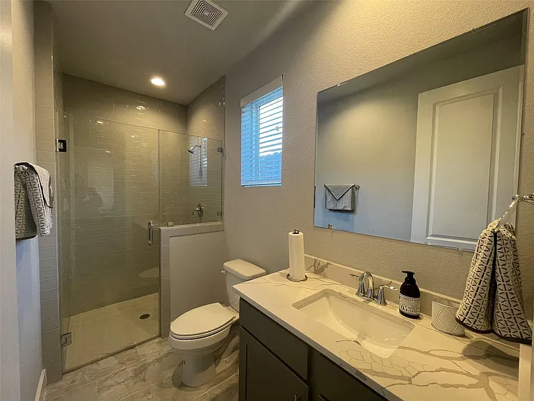 902 Martin St #A — Photo 14