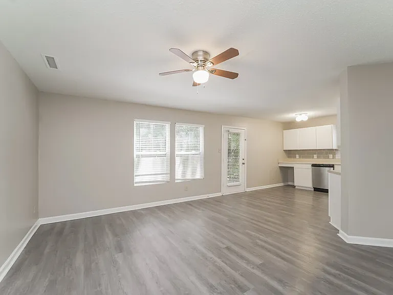 7054 Sycamore Grove Ct — Photo 5