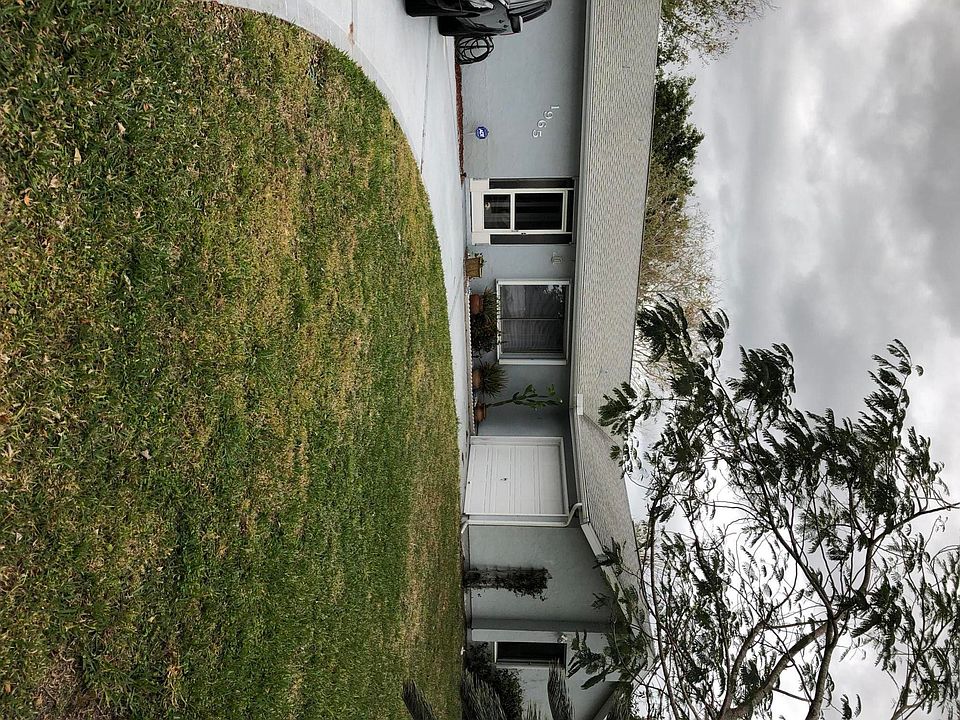 1st image of 1965 SE Burgundy Lane
