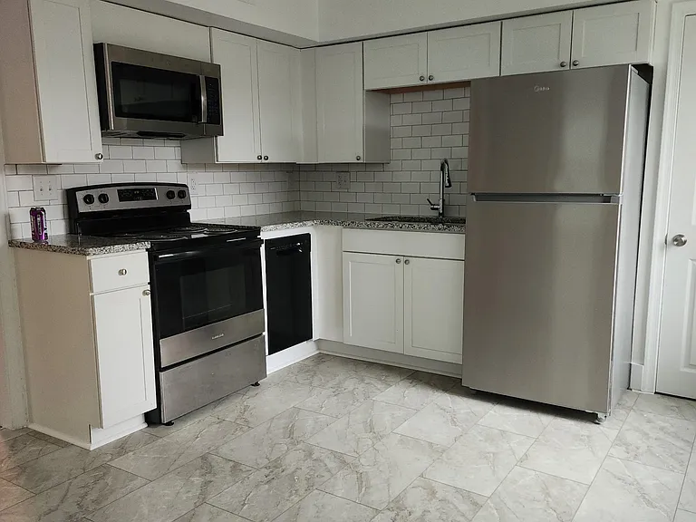 1014 Nelson St — Photo 7