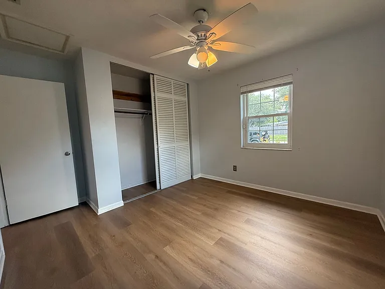 975 North Village Dr — Photo 19