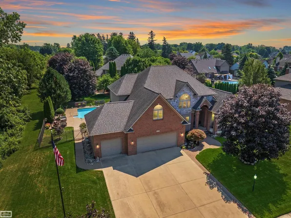 53824 Colette Ct, Chesterfield, MI 48051