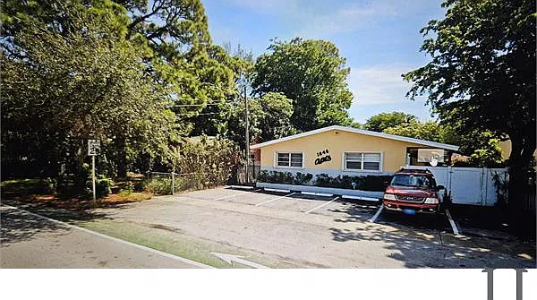 1646 N Dixie Hwy #1