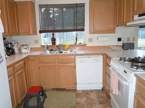 4th image of 8500 Bender Cir NE