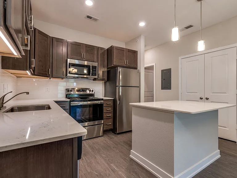 Kitchen with Island (Premier Floor Plan)