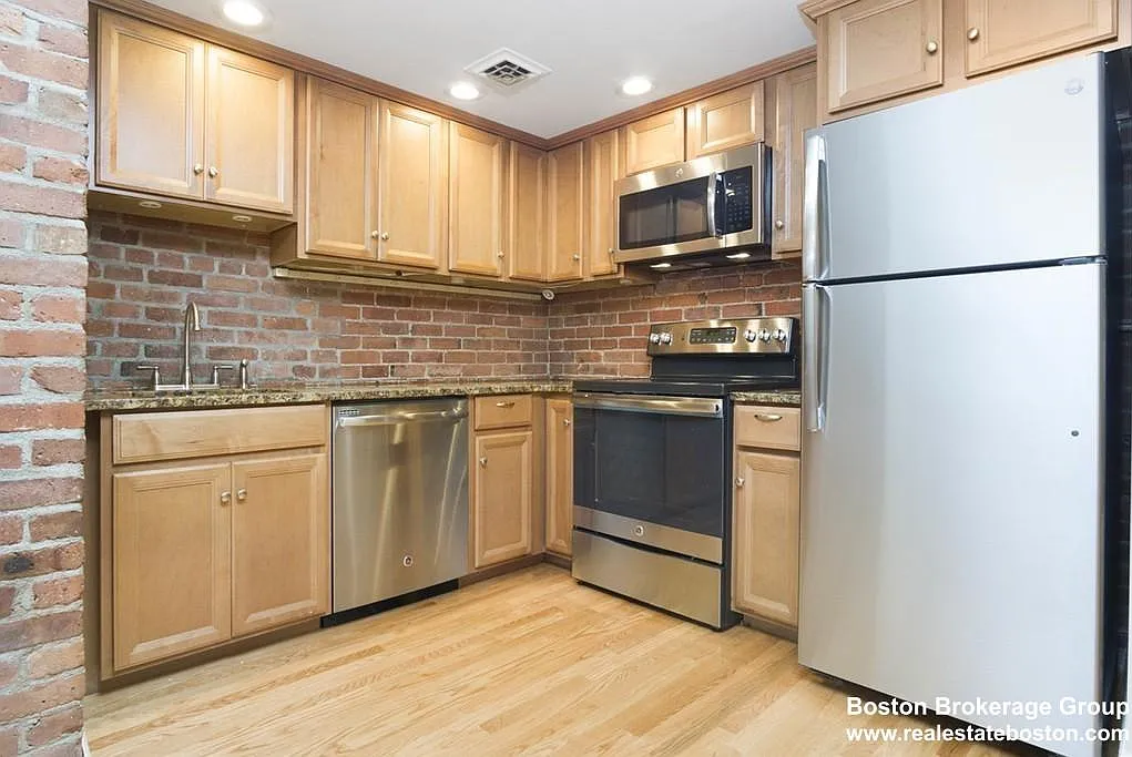 95 Gainsborough St — Photo 1