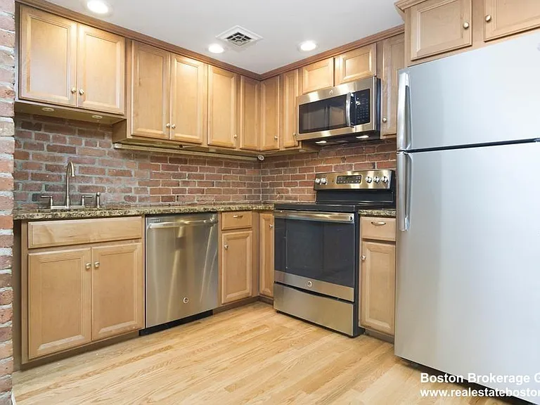95 Gainsborough St — Photo 1